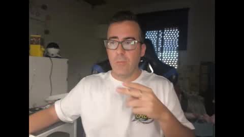 Snapshot of ditos_c chatting on 10/18/25, 10:05 ditos_c online show from 10/18/25, 10:05