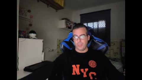 Snapshot of ditos_c chatting on 10/31/25, 09:54 ditos_c online show from 10/31/25, 09:54