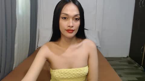 Snapshot of divina_graciaxx chatting on 10/12/25, 02:21 DIVINA online show from 10/12/25, 02:21
