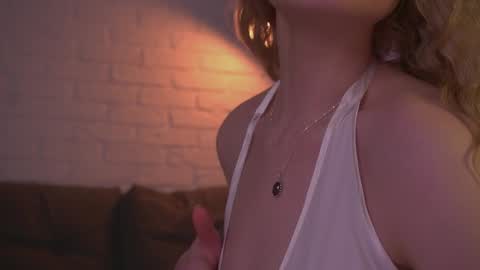 Eva and Lucia online show from 02/08/25, 09:36