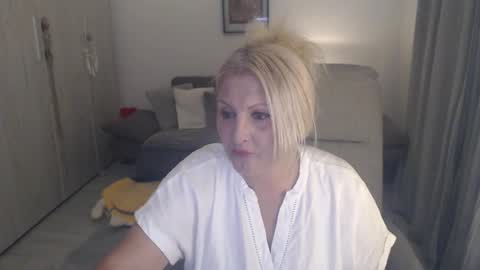 Snapshot of divineblond chatting on 05/24/26, 10:15 Alexxa online show from 05/24/26, 10:15
