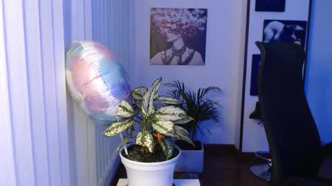 Hera online show from 11/28/25, 10:07