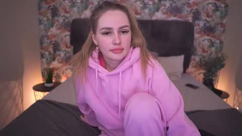 Snapshot of divinejasss chatting on 01/18/26, 06:50 DivineJasss online show from 01/18/26, 06:50