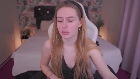 Snapshot of divinejasss chatting on 02/18/26, 10:28 DivineJasss online show from 02/18/26, 10:28