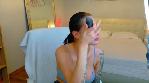 Snapshot of divineluxe chatting on 06/16/26, 03:31 Ivory Blue. online show from 06/16/26, 03:31