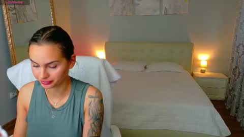 Snapshot of divineluxe chatting on 06/18/26, 04:35 Ivory Blue. online show from 06/18/26, 04:35