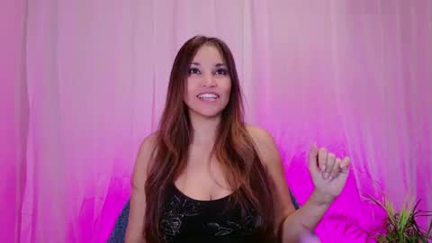 Snapshot of divinelynn chatting on 01/19/25, 06:53 DivineLynn online show from 01/19/25, 06:53