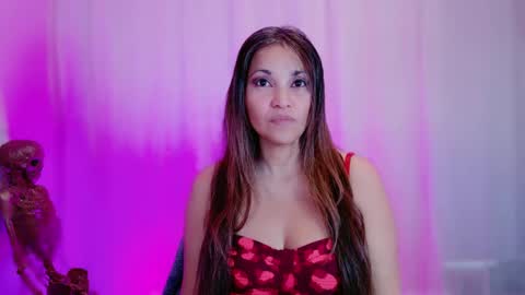 Snapshot of divinelynn chatting on 02/04/25, 03:57 DivineLynn online show from 02/04/25, 03:57