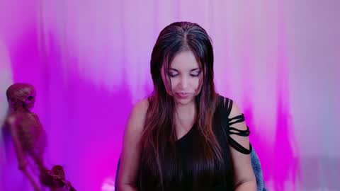 Snapshot of divinelynn chatting on 02/05/25, 06:48 DivineLynn online show from 02/05/25, 06:48