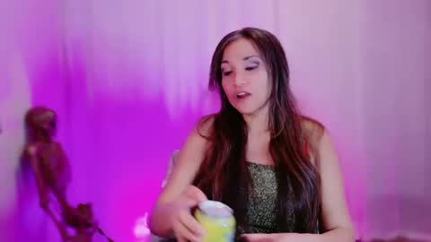 Snapshot of divinelynn chatting on 02/07/25, 12:28 DivineLynn online show from 02/07/25, 12:28