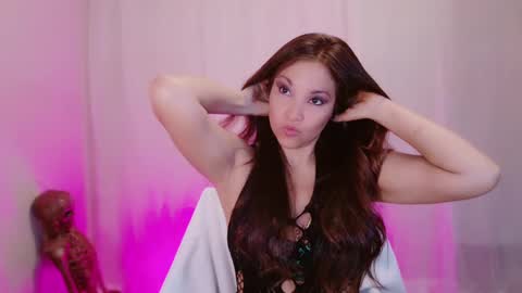 Snapshot of divinelynn chatting on 03/10/25, 06:01 DivineLynn online show from 03/10/25, 06:01