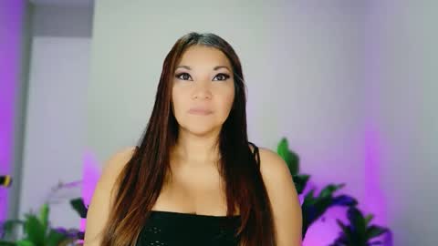 DivineLynn online show from 12/01/25, 06:57