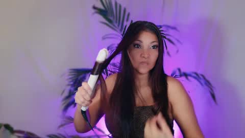 Snapshot of divinelynn chatting on 05/06/26, 02:33 DivineLynn online show from 05/06/26, 02:33
