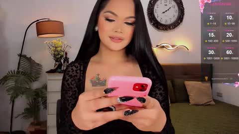 Snapshot of divinequeen chatting on 10/11/25, 01:20 online show from 10/11/25, 01:20