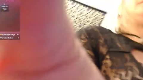 Snapshot of dixie_comanche chatting on 09/27/25, 01:21 dixie_comanche online show from 09/27/25, 01:21