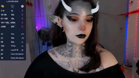 dixipixi_ online show from 10/31/25, 05:52