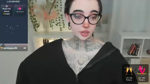 Snapshot of dixipixi_ chatting on 07/17/26, 05:58 dixipixi_ online show from 07/17/26, 05:58