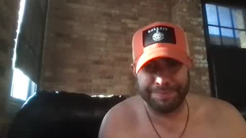 Snapshot of dj_chaterbate chatting on 10/11/25, 01:20 DJ Chaterbate online show from 10/11/25, 01:20