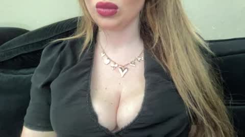 Snapshot of djelina940 chatting on 08/08/26, 12:07 djelina940 online show from 08/08/26, 12:07