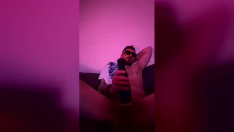 Snapshot of dmoeni chatting on 04/19/26, 01:27 Azier online show from 04/19/26, 01:27