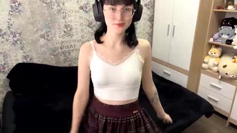 Annie PVT IS OPEN online show from 09/11/25, 12:05