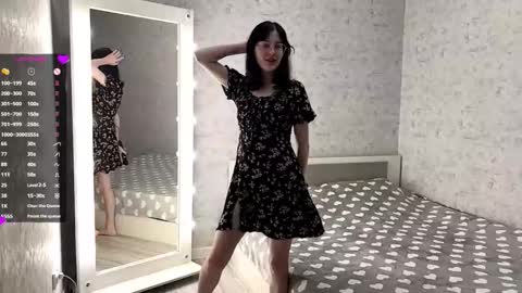 Annie PVT IS OPEN online show from 10/04/25, 07:01