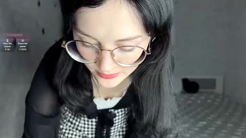 Annie PVT IS OPEN online show from 11/01/25, 09:06