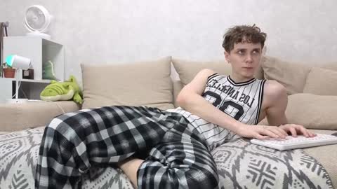 Snapshot of doedeeer chatting on 12/16/24, 05:38 Alex online show from 12/16/24, 05:38