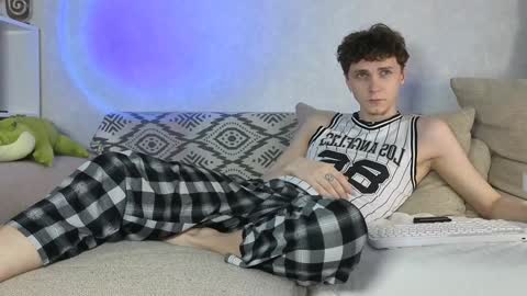 Snapshot of doedeeer chatting on 12/22/24, 07:33 Alex online show from 12/22/24, 07:33