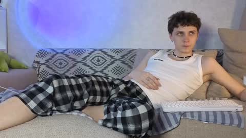 Snapshot of doedeeer chatting on 12/23/24, 05:32 Alex online show from 12/23/24, 05:32