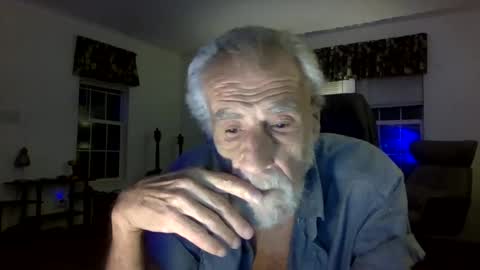 Snapshot of dogluc7 chatting on 01/29/25, 04:26 dogluc7 online show from 01/29/25, 04:26