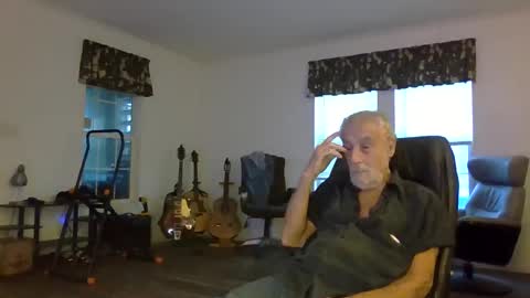Snapshot of dogluc7 chatting on 03/02/25, 11:09 dogluc7 online show from 03/02/25, 11:09