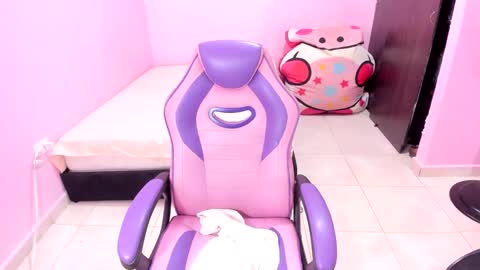 Snapshot of doll___squirt chatting on 10/04/25, 02:59 sofia de la torre online show from 10/04/25, 02:59