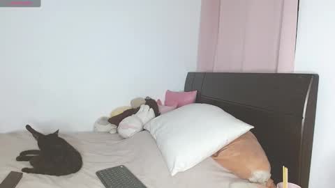 Snapshot of doll_and_sex chatting on 01/21/25, 03:26 Auro and Santiago online show from 01/21/25, 03:26