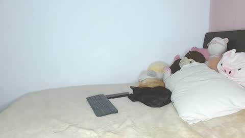 Snapshot of doll_and_sex chatting on 01/29/25, 04:05 Auro and Santiago online show from 01/29/25, 04:05