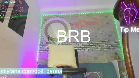 Snapshot of doll_danna chatting on 02/20/25, 01:25 Luciana           My   online show from 02/20/25, 01:25