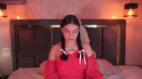 doll_valeria_ online show from 11/28/25, 10:29