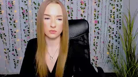 doll_vey online show from 03/07/25, 03:39