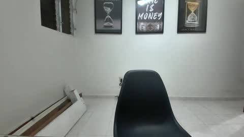 Snapshot of dollarhot30 chatting on 01/04/25, 03:18 DollarHot30 online show from 01/04/25, 03:18