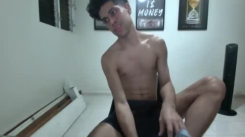 Snapshot of dollarhot30 chatting on 01/08/25, 05:05 DollarHot30 online show from 01/08/25, 05:05