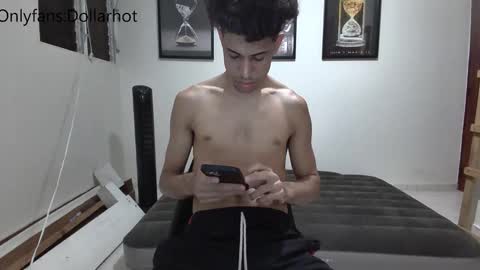 Snapshot of dollarhot30 chatting on 03/01/25, 03:43 DollarHot30 online show from 03/01/25, 03:43