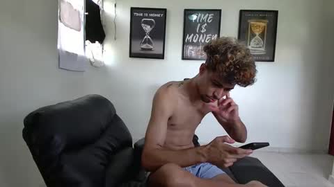 DollarHot30 online show from 04/11/26, 03:27