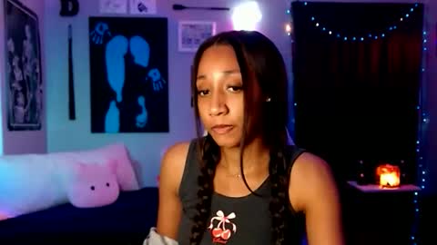 Snapshot of dollfacebeauty_x chatting on 10/19/25, 01:50 Princess DollfaceBeauty online show from 10/19/25, 01:50