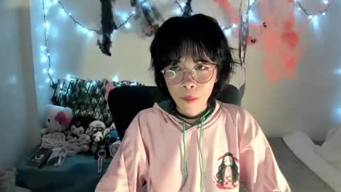 Snapshot of dolliette chatting on 10/12/25, 02:21 mina online show from 10/12/25, 02:21