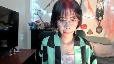 Snapshot of dolliette chatting on 10/24/25, 10:28 mina online show from 10/24/25, 10:28