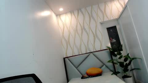 Make me Happy online show from 10/19/25, 07:36