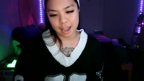 Snapshot of dolllface chatting on 01/18/25, 06:24 DOLLLFACE online show from 01/18/25, 06:24