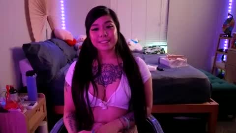 Snapshot of dolllface chatting on 02/19/25, 11:06 DOLLLFACE online show from 02/19/25, 11:06