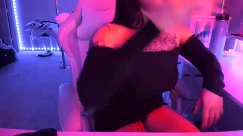 Snapshot of dolllface chatting on 09/10/25, 03:17 DOLLLFACE online show from 09/10/25, 03:17