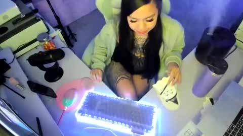 Snapshot of dolllface chatting on 10/23/25, 04:56 DOLLLFACE online show from 10/23/25, 04:56